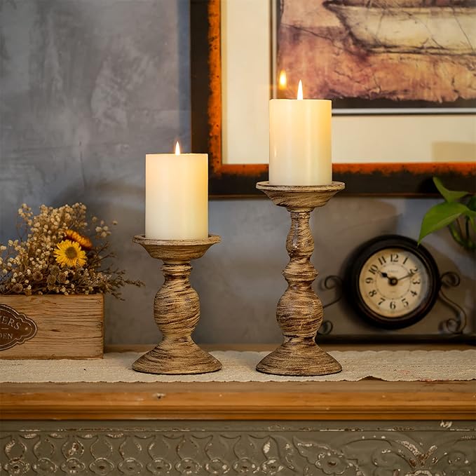 Sziqiqi Vintage Pillar Candle Holders Distressed Metal Candleholder, Shabby Chic Candle Stand Candlestick Holder Decorative Table Centerpiece Fireplace Decor Set of 2