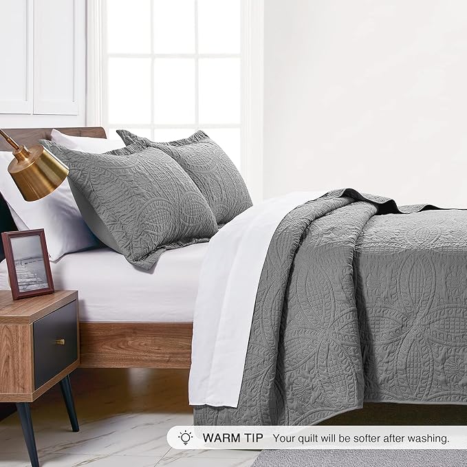 Love's cabin King Size Quilt Set Grey Bedspreads - Soft Bed Summer Lightweight Bedspread Comforter - Modern Style Coin Pattern Coverlet for All Season - 3 Pieces (1 Quilt, 2 Pillow Shams)