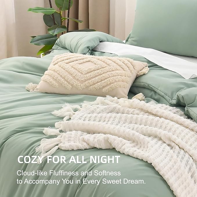 Litanika Oversized King Comforter Set 120x98, 3 Pieces Sage Green Lightweight Solid Bedding Set, All Season Fluffy Bed Set Quilt Blanket (1 Comforter & 2 Pillowcases)