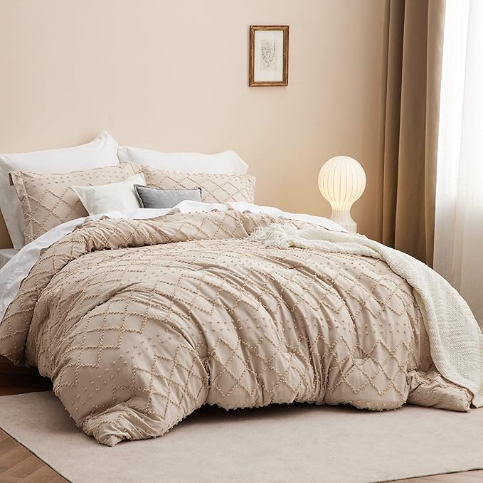 Bedsure California King Comforter Set - Warm Tan Comforter, Boho Tufted Shabby Chic Bedding for Kids, 3 Pieces Vintage Farmhouse Bed Set for All Seasons, Fluffy Soft Bedding with 2 Pillow Shams