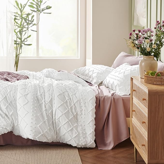 Bedsure Queen Comforter Set - Grayish Purple Comforter, Boho Tufted Shabby Chic Bedding for Kids, 3 Pieces Vintage Farmhouse Bed Set for All Seasons, Fluffy Soft Bedding with 2 Pillow Shams