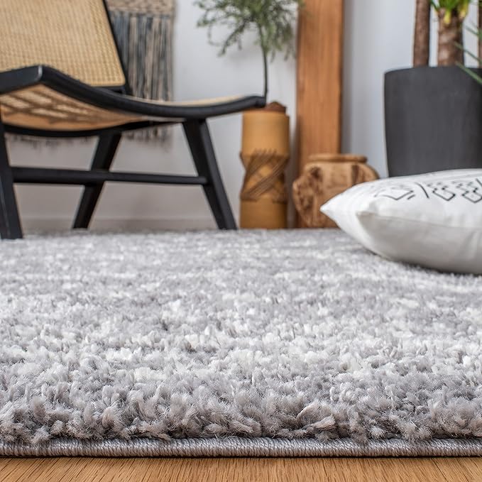 SAFAVIEH Arizona Shag Collection Area Rug - 6' x 8', Grey & Ivory, Non-Shedding & Easy Cleaning, Plush Thick Pile, Ideal for Living Room, Bedroom, Dining Space (ASG741G)