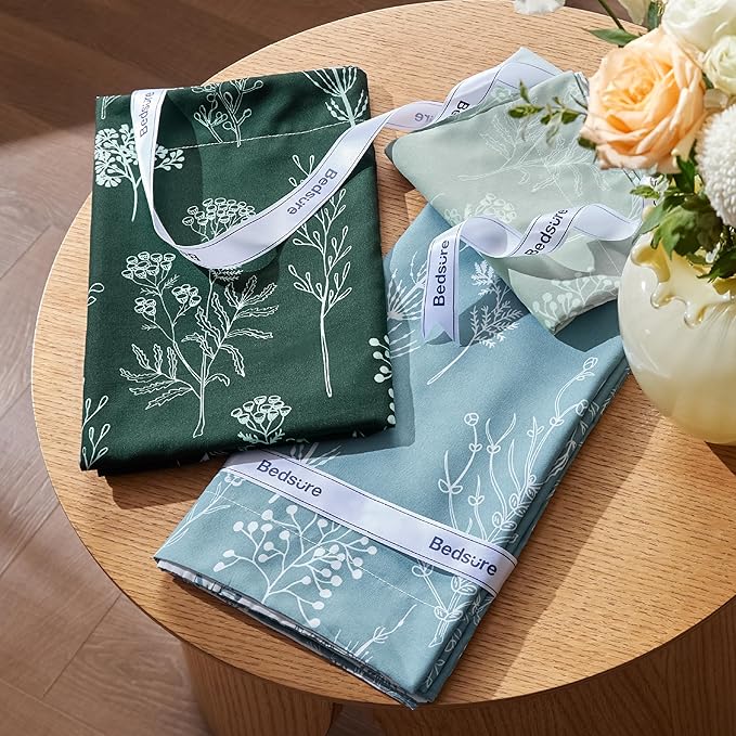 Bedsure King Comforter Set - Emerald Bed Set, 3 Pieces Cute Floral Bedding, 1 Soft Reversible Botanical Flowers Comforter and 2 Pillow Shams